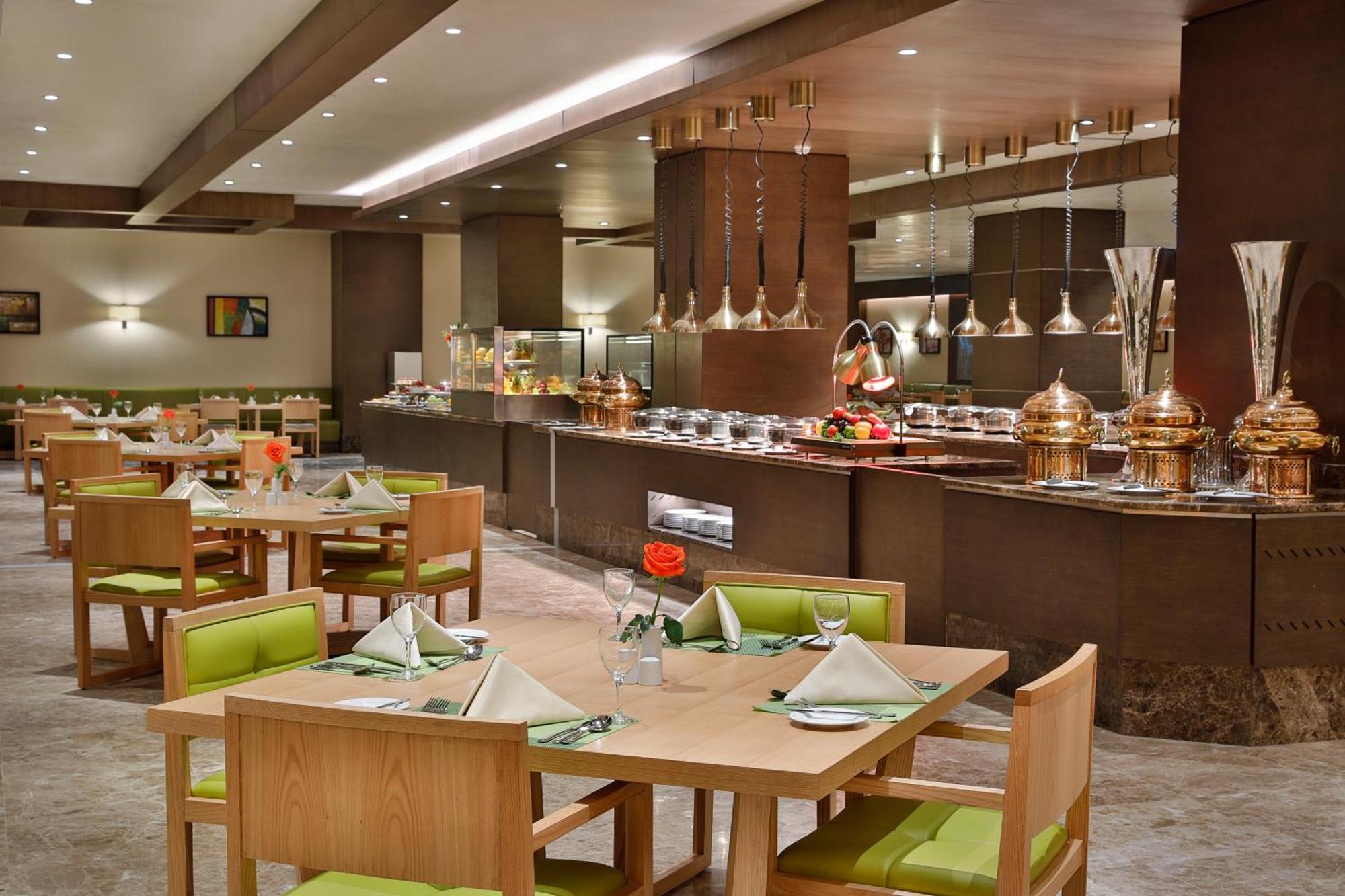 Four Points By Sheraton Makkah Al Naseem Mekka Kültér fotó A restaurant in Riyadh, Saudi Arabia.